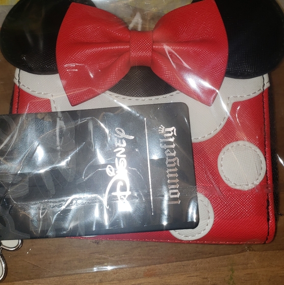 LOUNGEFLY MINNIE MOUSE ZIP AROUND WALLET NWT. - Picture 9 of 10